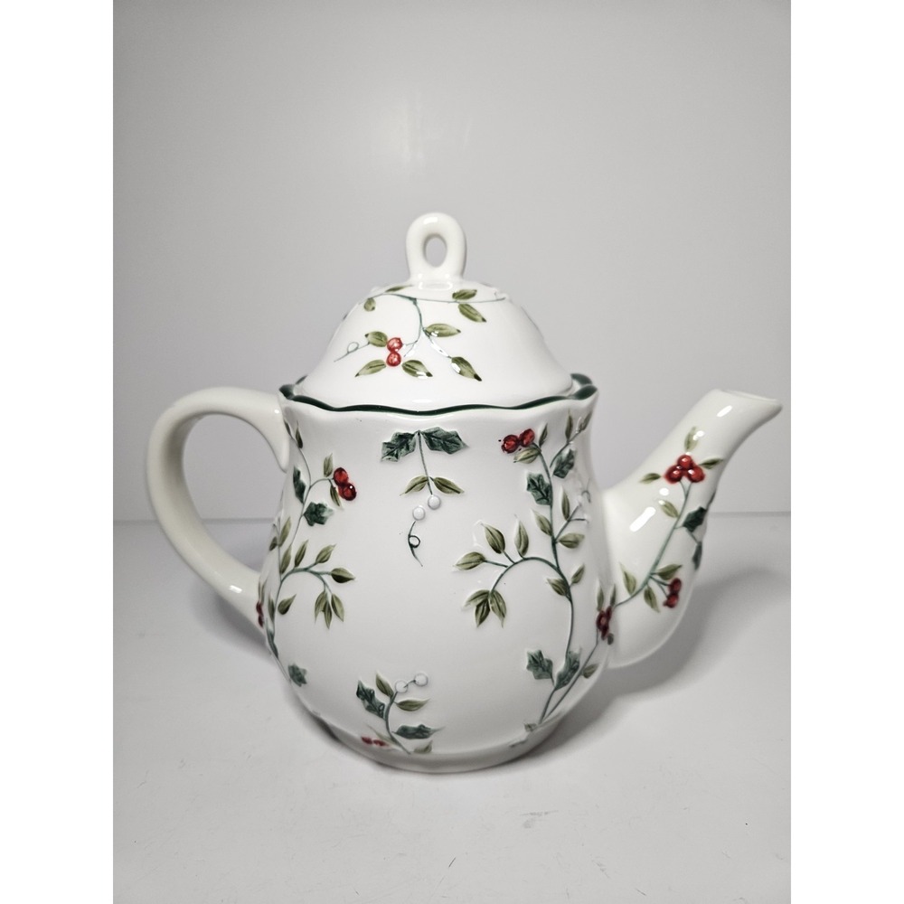 Pfaltzgraff Winterberry Sculpted Teapot Ceramic Holly Berry 109-A13-00 8in 4 Cup